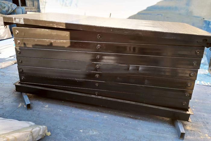 黑色固定剪叉式升降平臺試機發貨